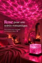 Lampe projecteur effet vagues rose — ambiance romantique illustrative dans une chambre