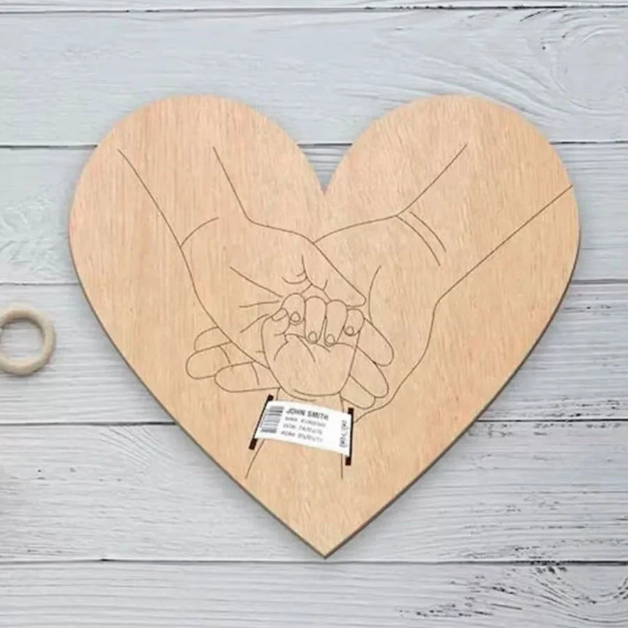 Support souvenir en forme de cœur avec illustration de mains